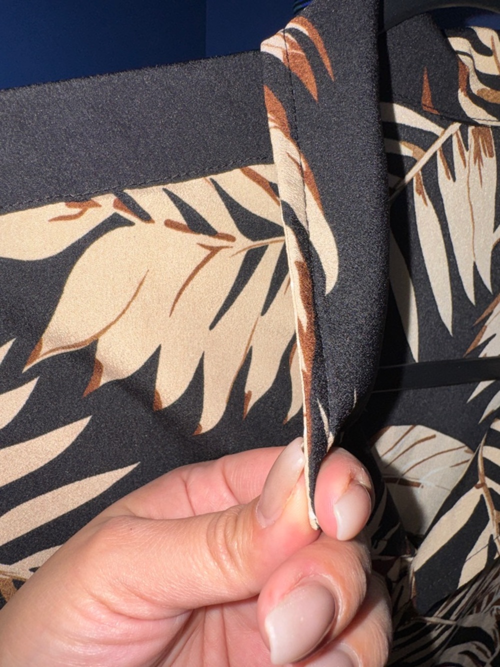 Tropical Leaf Print Button Front Shirt β Size Large - Picture 9 of 12
